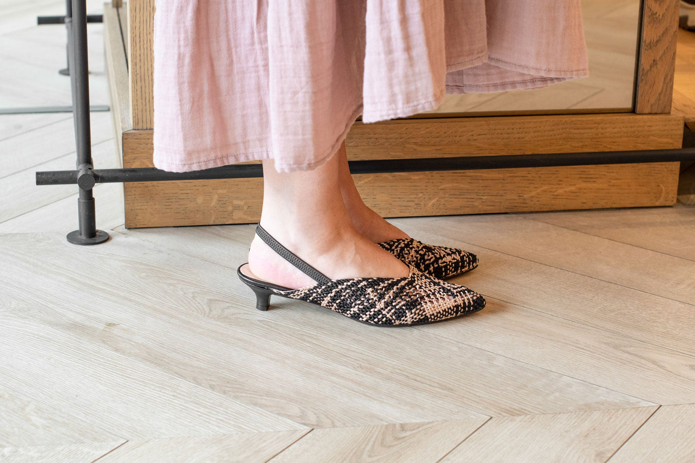 Zapatos de mujer Miuxa Shoes hechos a mano en España, con piel natural y diseño artesanal.