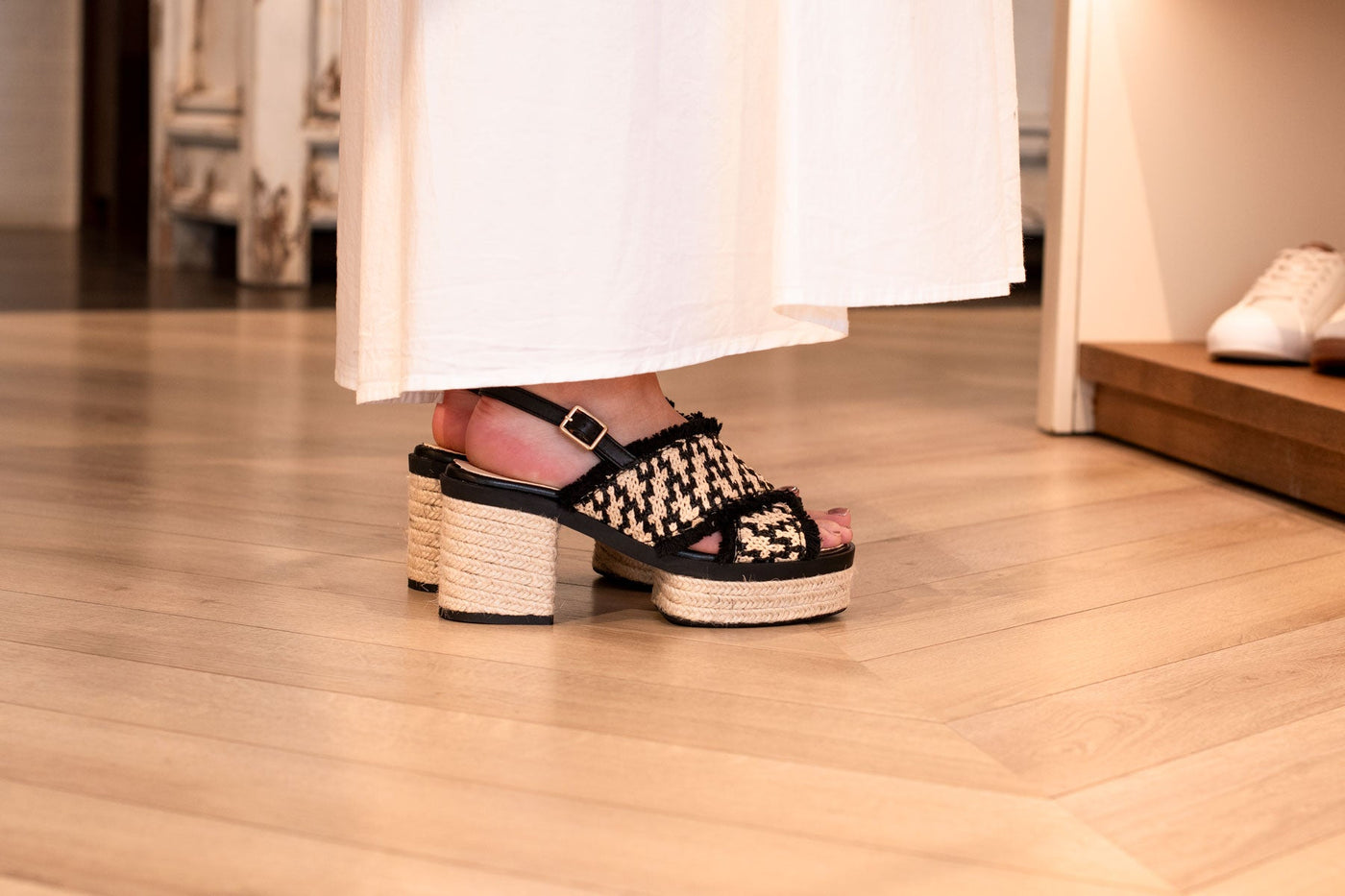 Zapatos de rafia para mujer, frescos y artesanales, perfectos para la temporada primavera-verano.