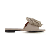 Sandalia plana flor maxi 'Nathalie' ivory – Ángel Alarcón | PECAS