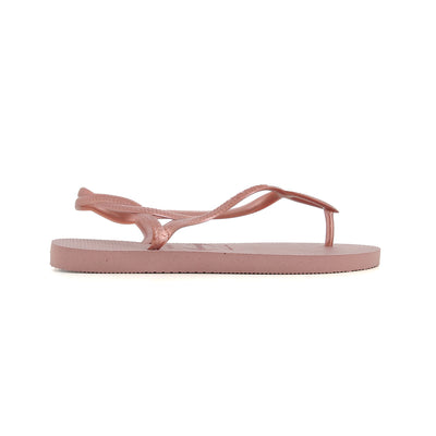 Esclava LUNA de Havaianas en color Crocus Rose, con tiras cruzadas y diseño tipo pulsera.
