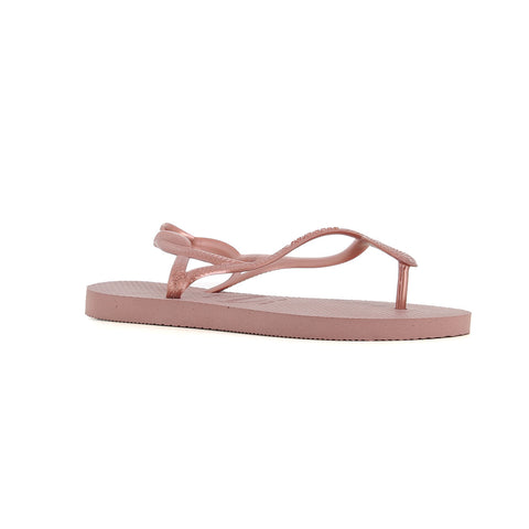 Esclava LUNA de Havaianas en color Crocus Rose, con tiras cruzadas y diseño tipo pulsera.
