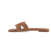 Sandalia FRIDA SOFT de Pepe Jeans en color marrón, con tiras cruzadas acolchadas y suela anatómica tipo bio.
